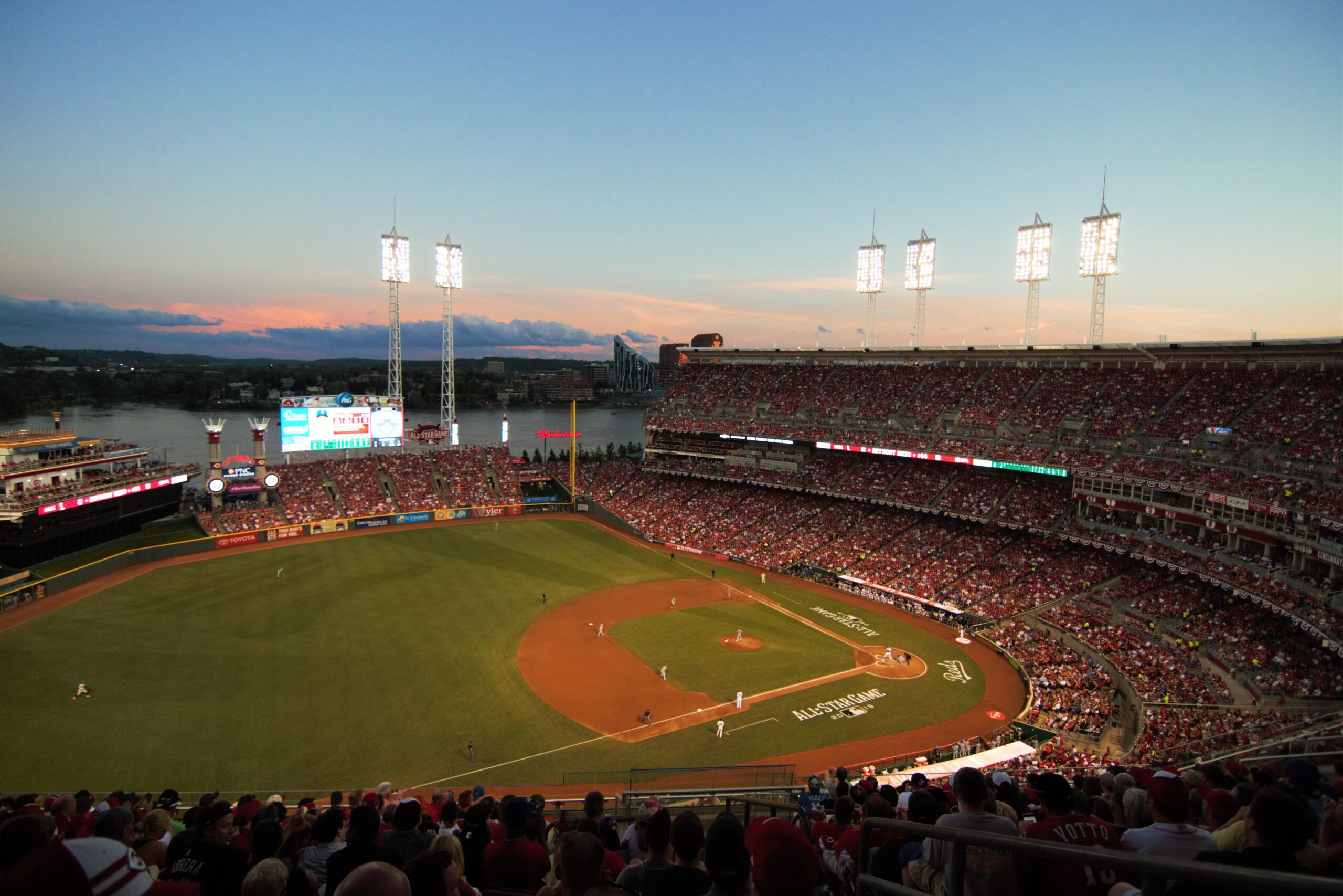 Cincinnati Reds Parking: Cheap Parking near Great American Ball Park