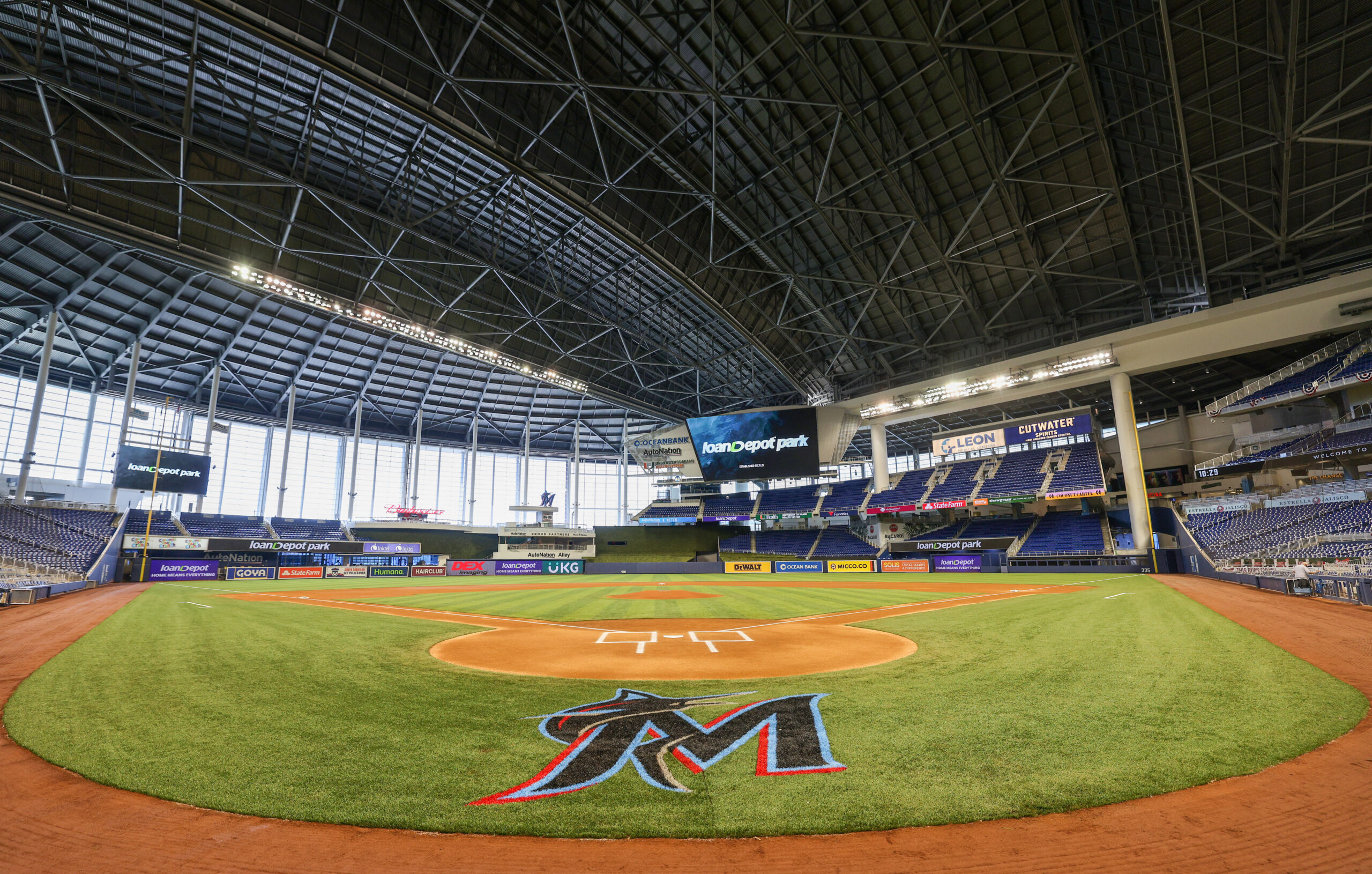 2023 loanDepot Park Parking Tips Guide [Miami Marlins]